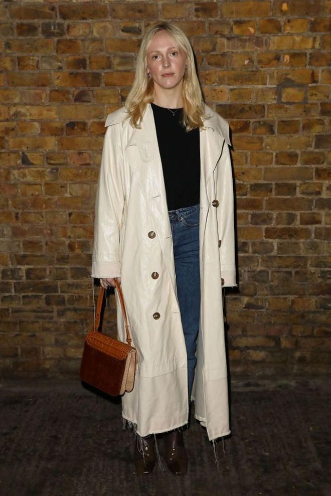 Laura Marling took a low-key approach to front row style with her jeans, T-shirt and trench coat combination.

Photo: Darren Gerrish / Getty