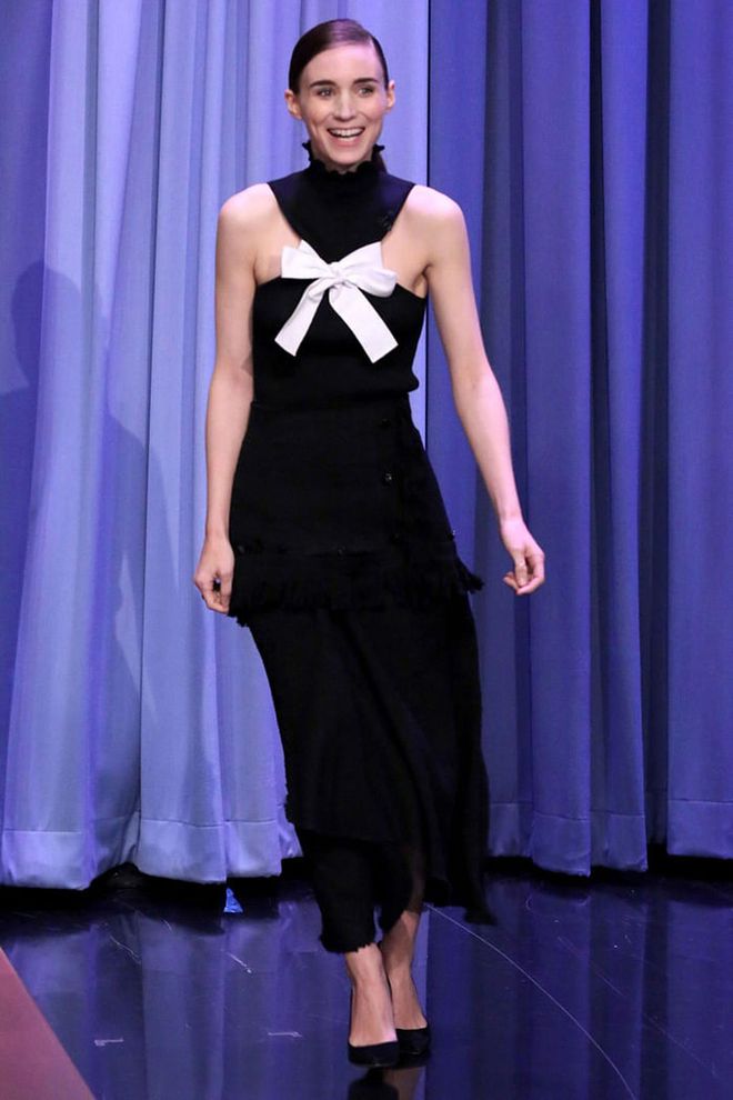 Just like with showing off your pins, revealing as much of your arms as possible can also help to make you look taller. Take your cue from 5'3" Rooney Mara whose sleeveless ensemble has her looking the same height as Gisele Bundchen.
Photo: Getty