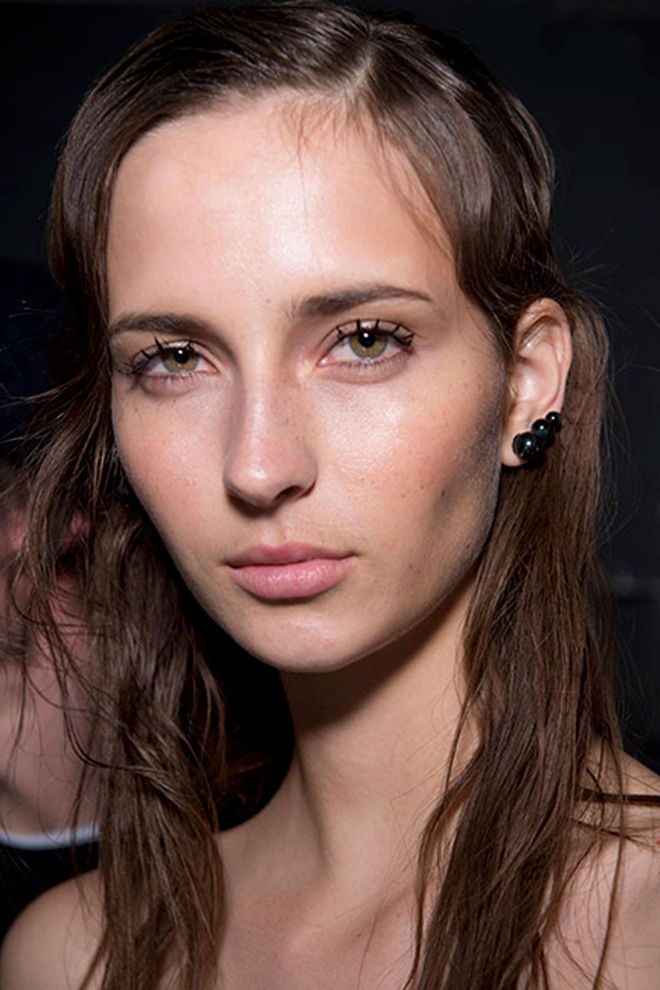 It was all about lashes at Jason Wu's fall/winter 16 show. The make-up artist Yadim layered on Maybelline's Colossal Spider Effect Mascara onto every model's lashes after contouring the eye area with brown shadow.
