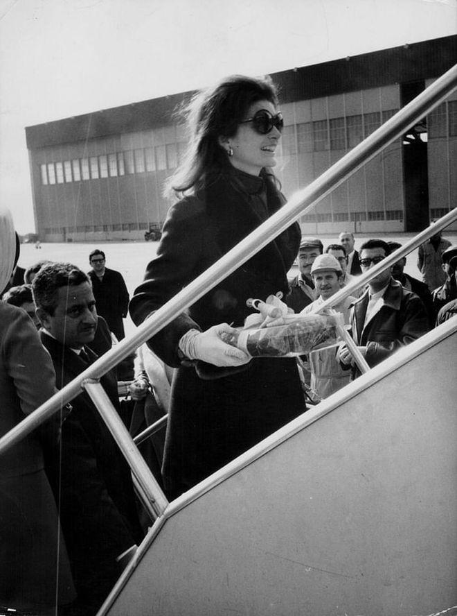 The former first lady, boarding an airplane at Athens Airport on her way back to America in 1969.

Photo: Getty 