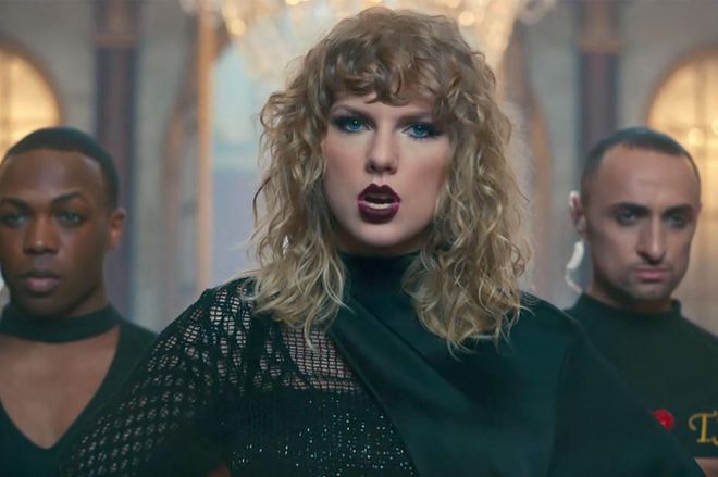 Taylor Swift wasn't the only one who rose from the dead—her curls did, too, and her choppy, curly bangs and matte skin are giving us major '80s vibes. 