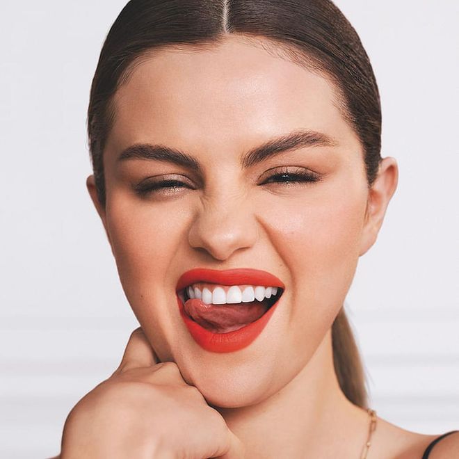 Selena Gomez wears
the Lip Soufflé
Matte Lip Cream, a hydrating, feather-light lip colour. (Photo: Rare Beauty)