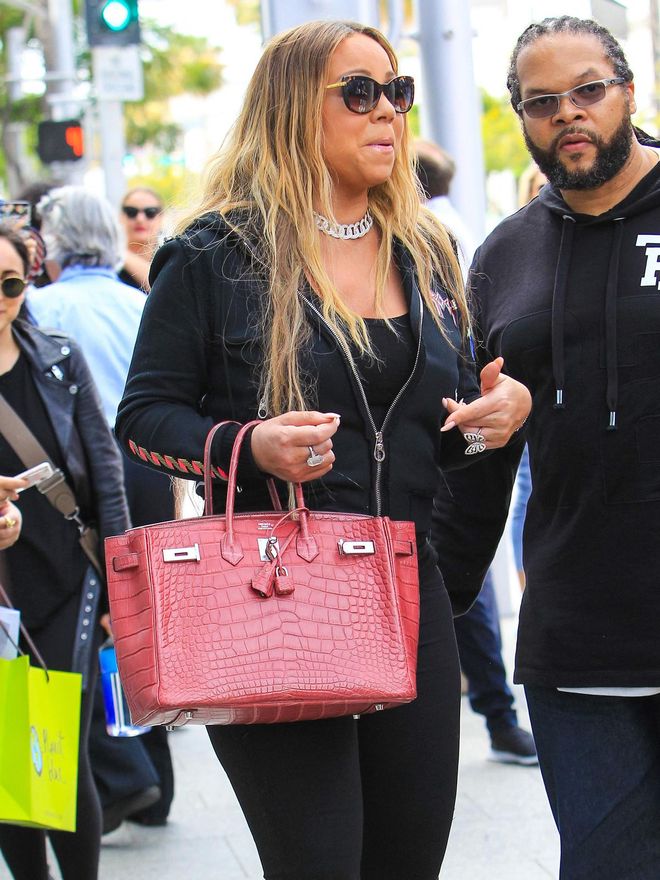 Apart from tea as being her go-to accessory, the diva flashes her red croc Birkin by hanging it from her wrist. 
Photo: Getty