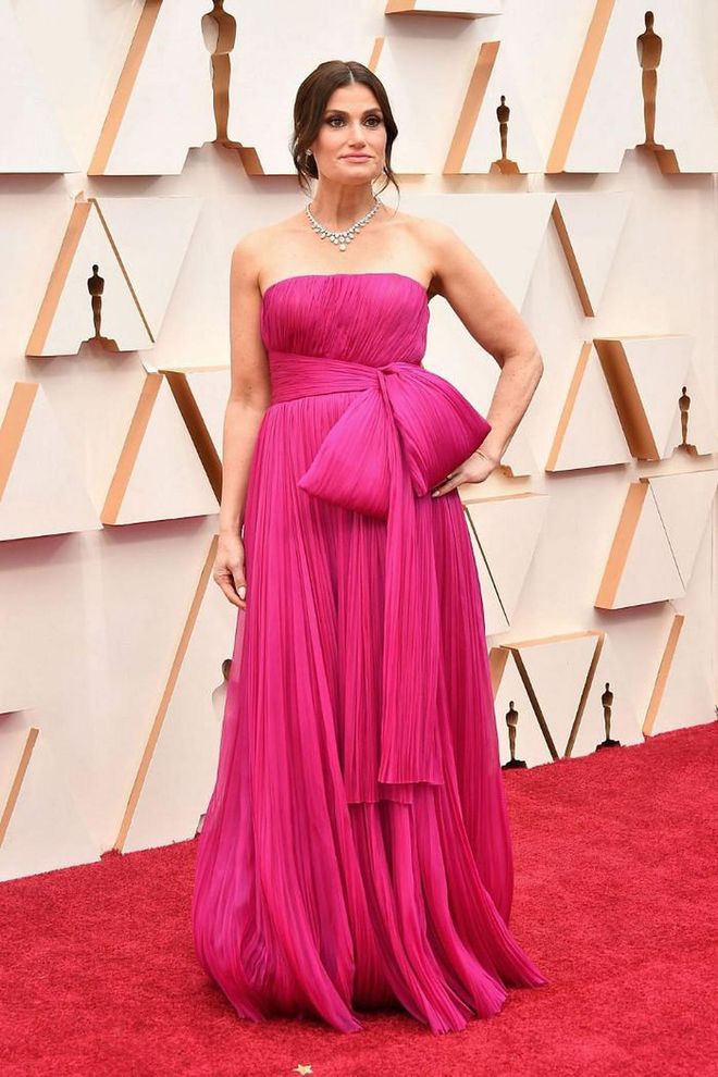 In a bold pink strapless J Mendel gown with a bow detail and Harry Winston jewels.

Photo: Amy Sussman / Getty