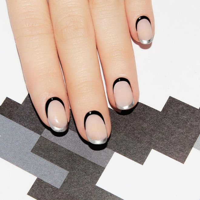 Pair black and silver around the perimeter of the nail for a double reflection French.
@jinsoonchoi