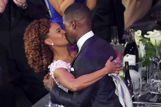 After winning the award for Outstanding Performance by a Male Actor at the SAG Awards in 2018, Sterling K. Brown planted a massive (and adorable) kiss on his wife Ryan Michelle Bathe. Photo: Getty