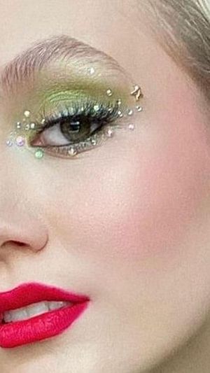 Iris Apatow VMAs 2021 Makeup