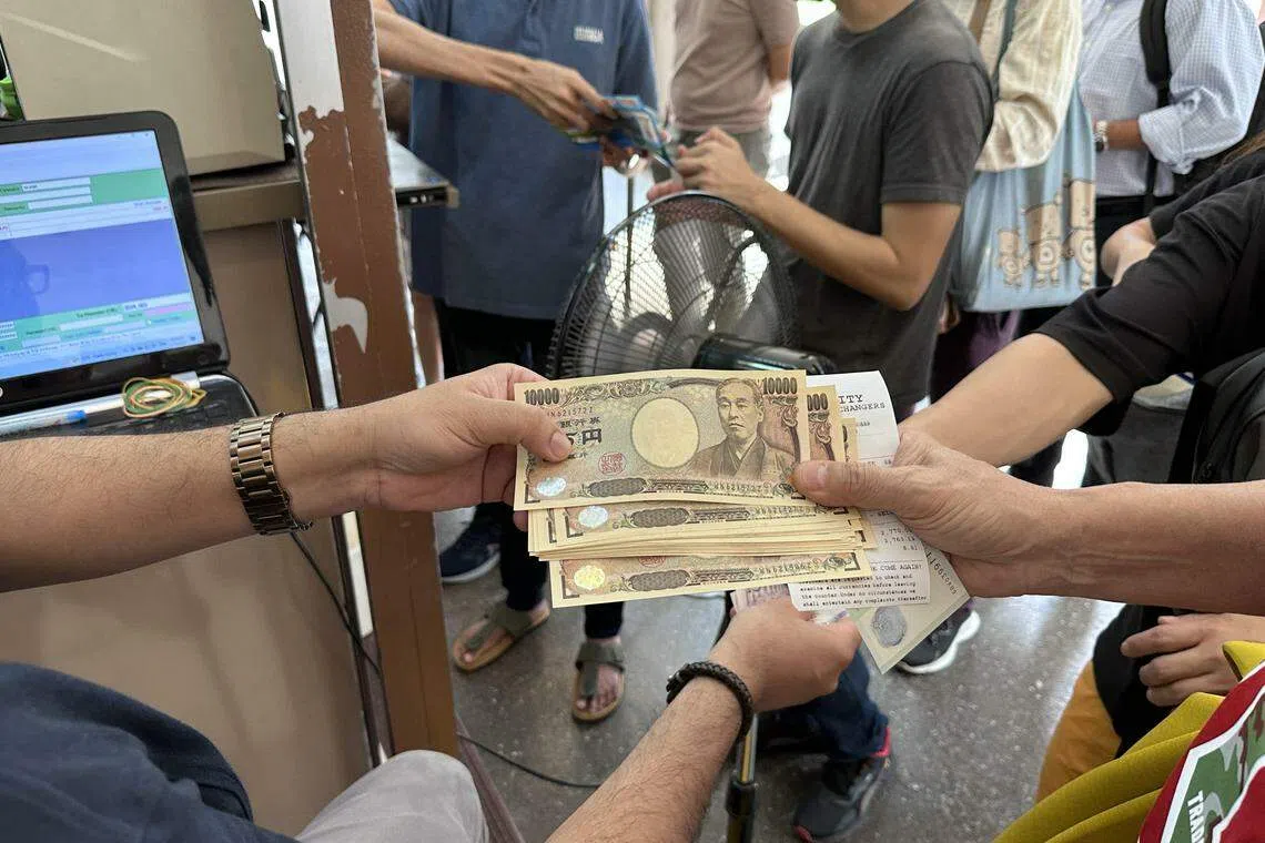 新元兑日元持续走高，有业者今年的赏樱旺季多达60团。（档案照片）